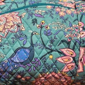 VERA BRADLEY LARGE TRAVEL DUFFEL